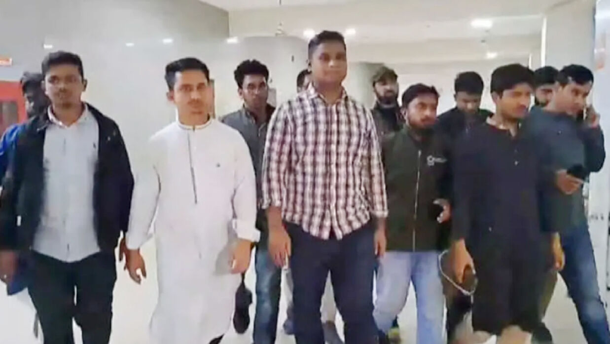 হাসপাতালে হাসনাত ও সারজিস