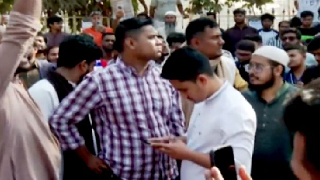 সমাবেশে যোগ দিয়েছেন হাসনাত ও সারজিস