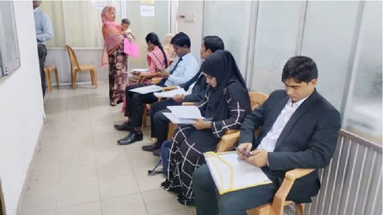 এনটিআরসিএ কার্যালয়ে ভাইভা প্রার্থীরা