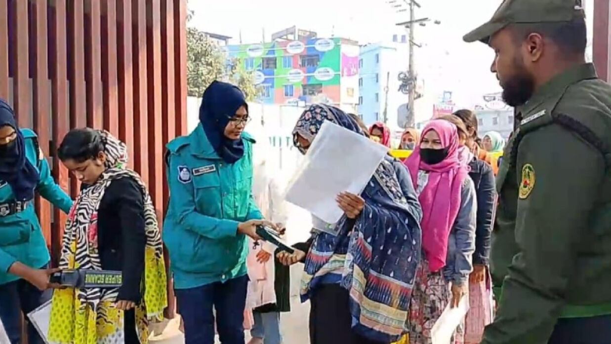 বেরোবিতে ঢাবির ব্যবসায় শিক্ষা ইউনিটের ভর্তি পরীক্ষা অনুষ্ঠিত হয়