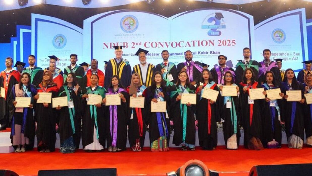 নটর ডেম বিশ্ববিদ্যালয় বাংলাদেশের দ্বিতীয় সমাবর্তন