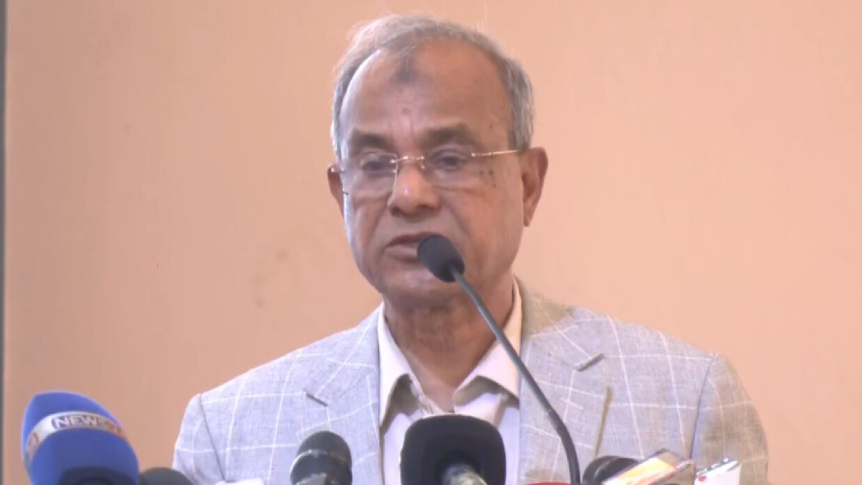 কর্মশালায় বক্তব্য দিচ্ছেন স্বরাষ্ট্র উপদেষ্টা জাহাঙ্গীর আলম চৌধুরী