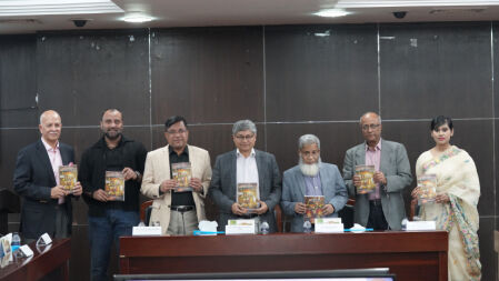 ‘রুটস অ্যান্ড রুটস: বাংলাদেশে ব্যবসার পথ’ গ্রন্থের মোড়ক উন্মোচন করল এনএসইউ