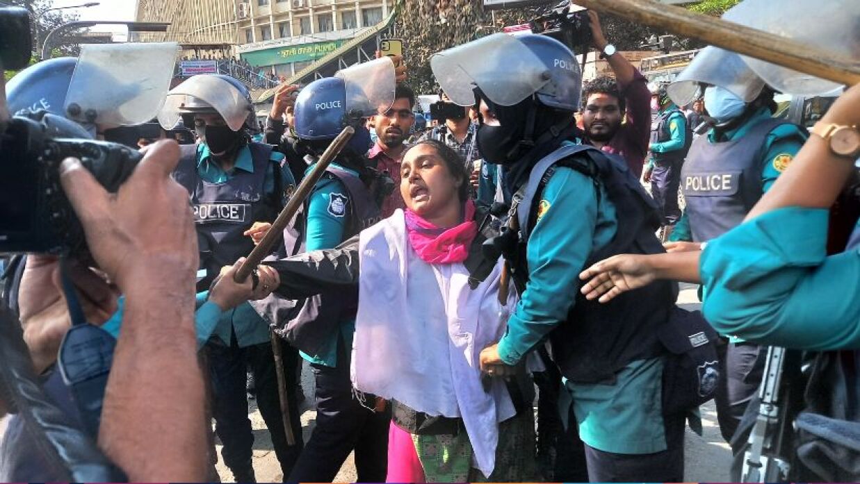 শাহবাগে সুপারিশপ্রাপ্ত শিক্ষকদের আন্দোলন থেকে আটক ১৩