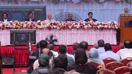 ইস্ট ওয়েস্ট বিশ্ববিদ্যালয়ে বসন্তকালীন সেমিস্টারের নবীন বরণ অনুষ্ঠিত 