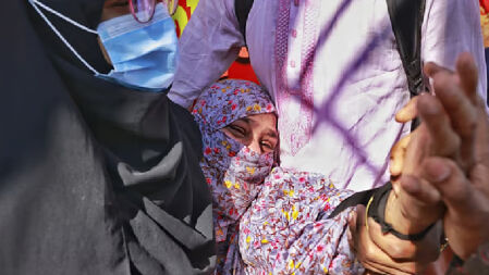 ছয় মাস পর আন্দোলনে শহীদ হাসানের  লাশ পেলেন মা, কান্না থামছেই না