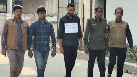 ব্যবসায়ীদের থেকে জরিমানা আদায়, ভুয়া ম্যাজিস্ট্রেটসহ আটক ৩