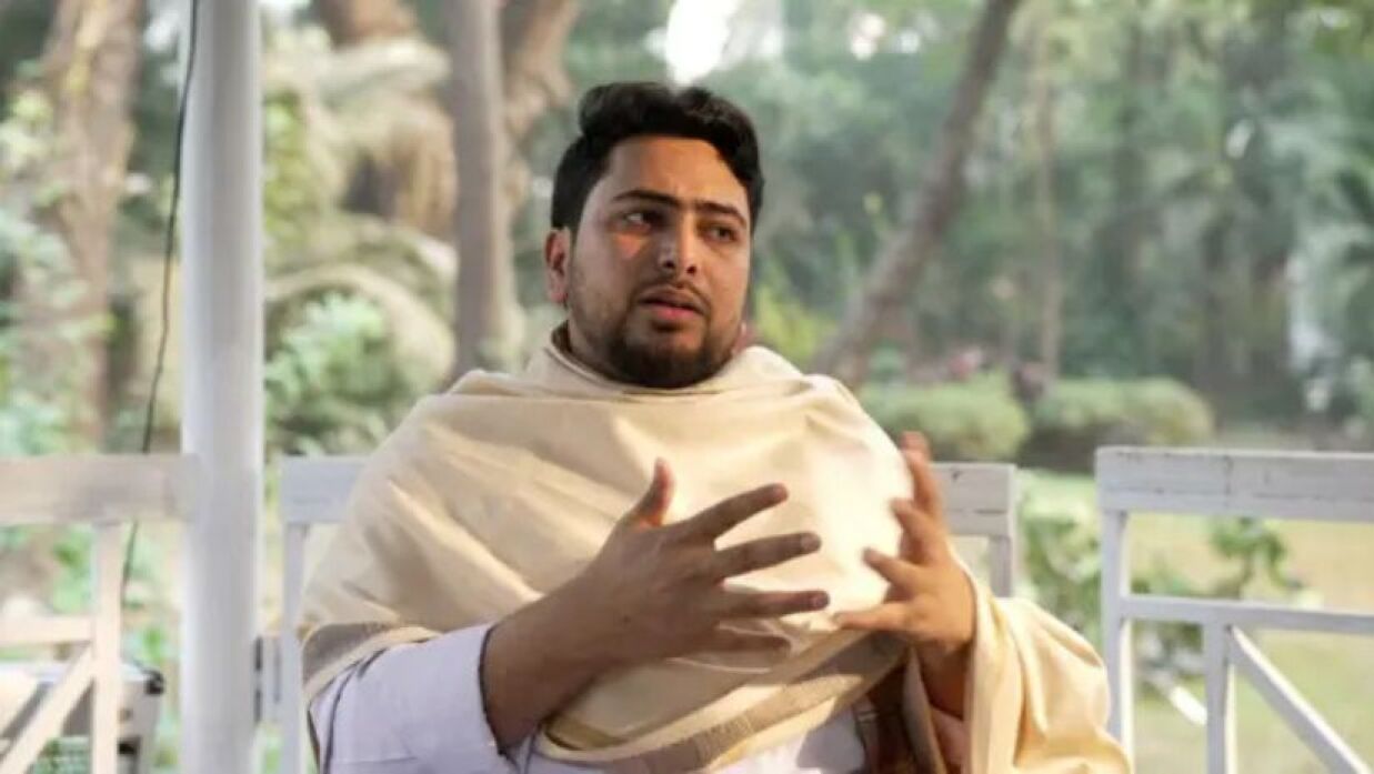 ‘আমি মনে হয় সরকার ছেড়ে দেব, এ মাসেই’