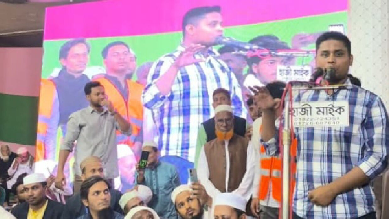 বক্তব্য রাখছেন হাসনাত আবদুল্লাহ