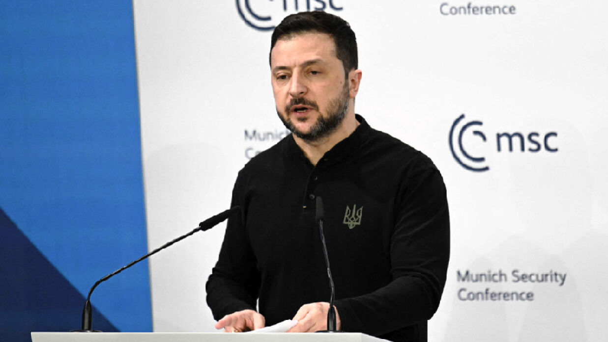মিউনিখ নিরাপত্তা সম্মেলনে বক্তব্য দিচ্ছেন ভোলোদিমির জেলেনস্কি