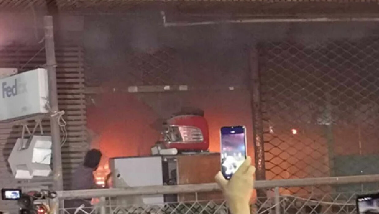 একুশে টিভি ভবনের নিচতলায় একটি কফিশপে আগুন