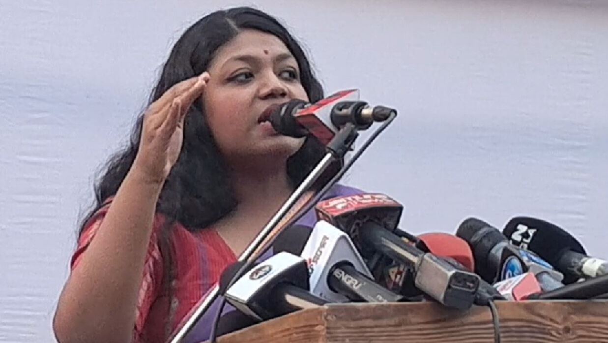 বক্তব্য দিচ্ছেন নুসরাত তাবাসসুম