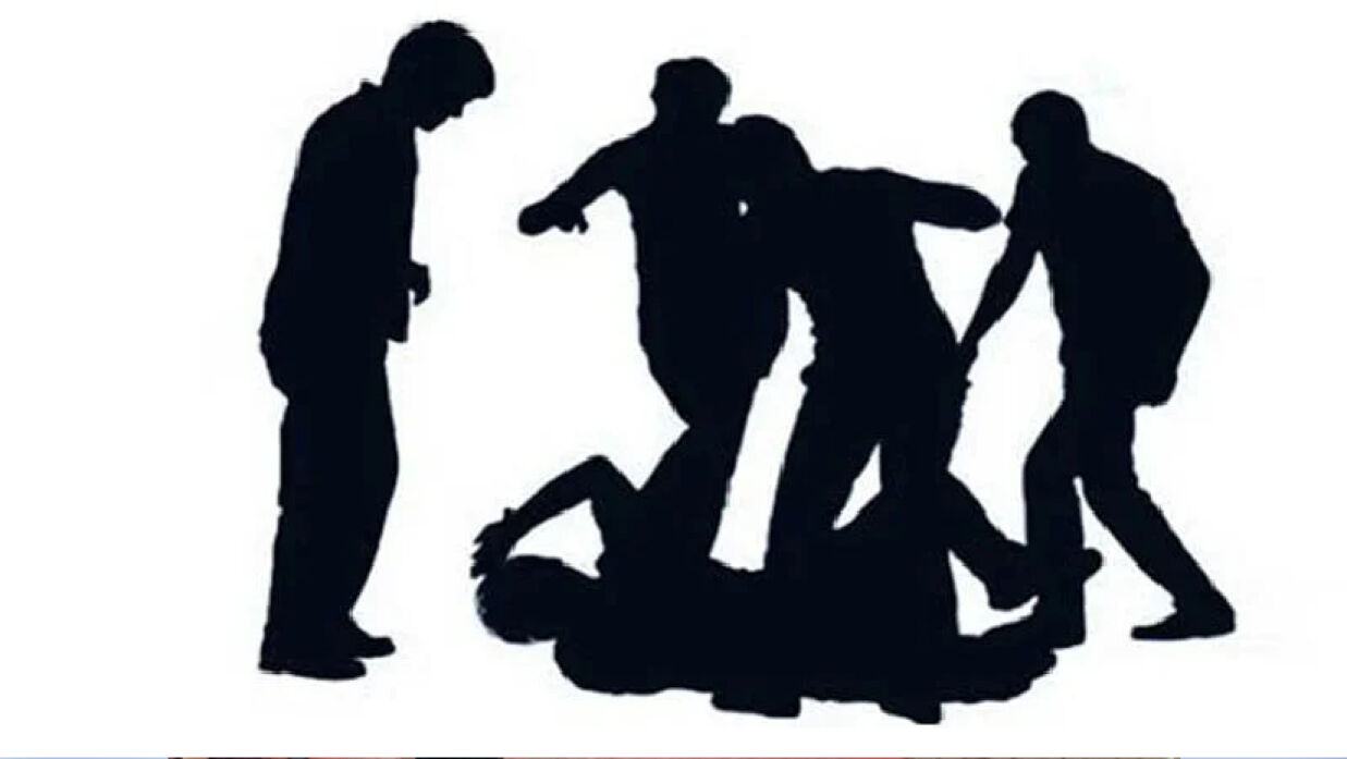 গভীর রাতে নারীর ঘরে ঢুকে গণপিটুনি খেলেন মৎস্যজীবী দল নেতা