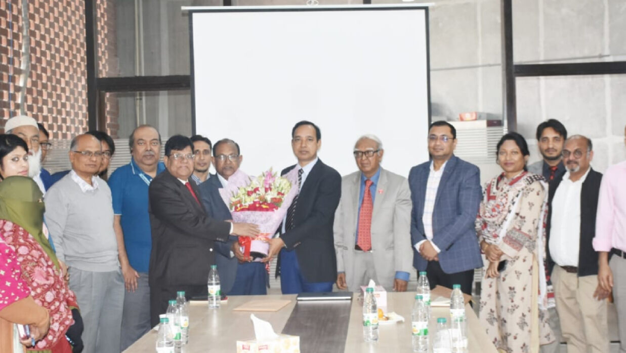 বরেন্দ্র বিশ্ববিদ্যালয়ের নতুন উপাচার্য হিসেবে যোগদান করেছেন ড. মো. খাদেমুল ইসলাম মোল্যা
