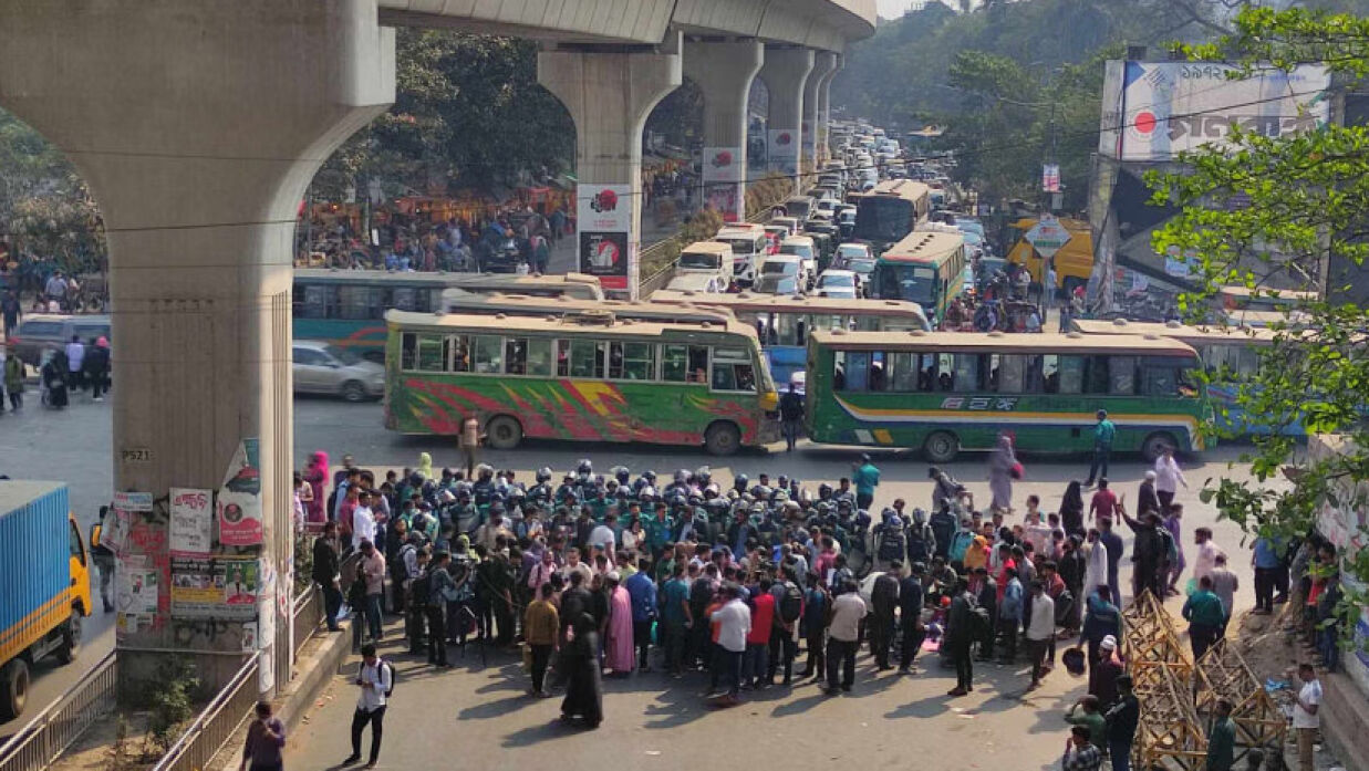 জুলাই আন্দোলনে আহতদের শাহবাগ অবরোধ