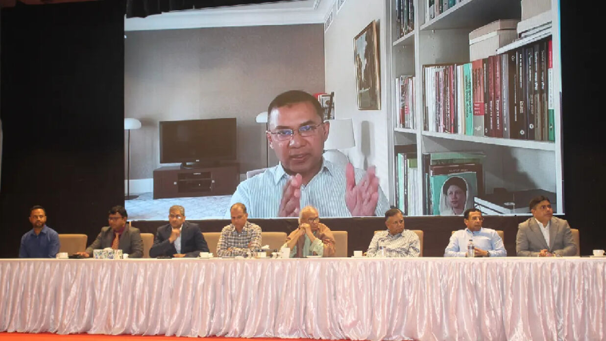 অনুষ্ঠানে উপস্থিত অতিথিবৃন্দ