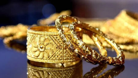 প্রথমবারের মতো সোনার ভরি দেড় লাখ টাকা ছাড়াল, ১৭ দিনে বাড়ল চার বার