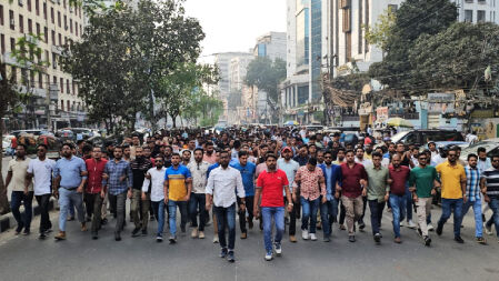 শোকজের জবাব দিতে বহর নিয়ে গেলেন জবি ছাত্রদলের দুই নেতা