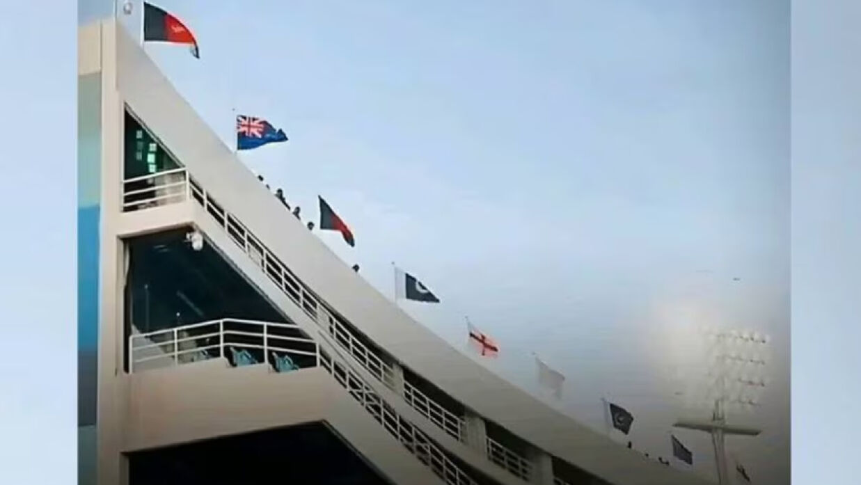 স্টেডিয়ামে নেই ভারতের পতাকা