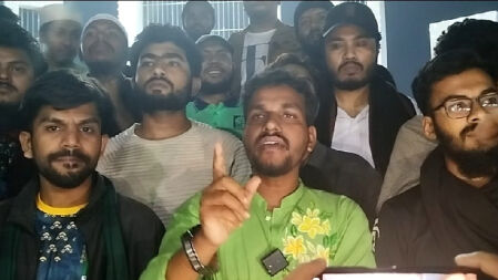 ইবিতে ছাত্রলীগ নেতা ধরিয়ে দিলে ৫০০ টাকা করে পুরস্কার দেওয়ার ঘোষণা