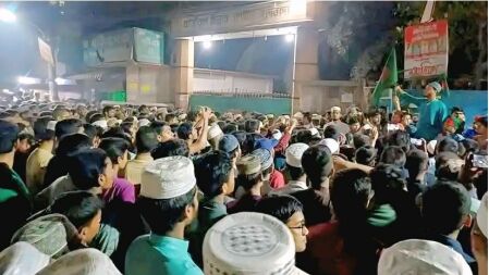 কুয়েটে আগ্নেয়াস্ত্র নিয়ে ছাত্রদলের হামলার ঘটনায় তা'মীরুল মিল্লাতে বিক্ষোভ