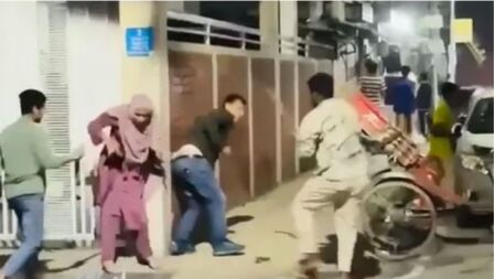 যে ঘটনা কেন্দ্র করে দম্পতিকে কোপায় কিশোর গ্যাং