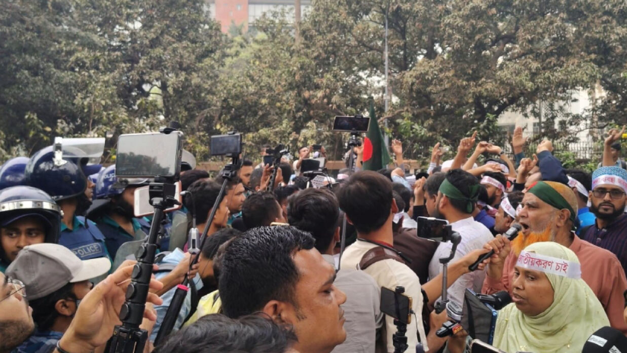 ‘মার্চ টু যমুনা’ কর্মসূচিতে
পুলিশের বাধা