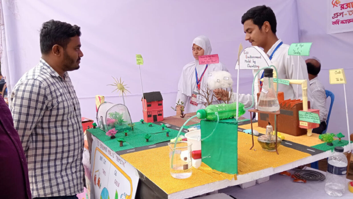 বিজ্ঞান মেলায় একটি স্টল