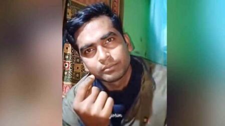 মাদক কারবারির স্ত্রীর ঘরে পুলিশ সদস্য, অতঃপর…