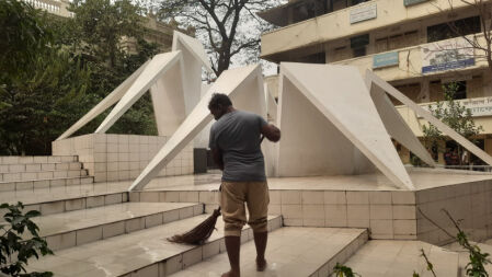 ফেব্রুয়ারি মাস ছাড়া পরিষ্কার হয় না জবির শহীদ মিনার