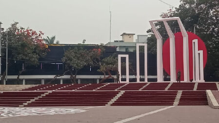 মাতৃভাষা দিবসে শ্রদ্ধা জানাতে প্রস্তুত কেন্দ্রীয় শহিদ মিনারের বেদি