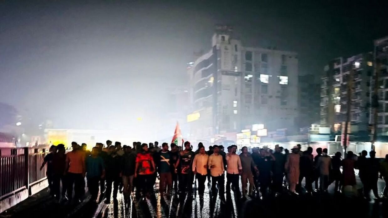 তা’মীরুল মিল্লাত কামিল মাদরাসার শিক্ষার্থীর ওপর হামলার প্রতিবাদে রাজধানীতে বিক্ষোভ