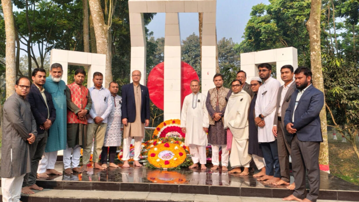 মহান শহীদ দিবস ও আন্তর্জাতিক মাতৃভাষা দিবস উপলক্ষে জাবিপ্রবির পক্ষে থেকে শহীদ মিনারে শ্রদ্ধা নিবেদন করা হয়