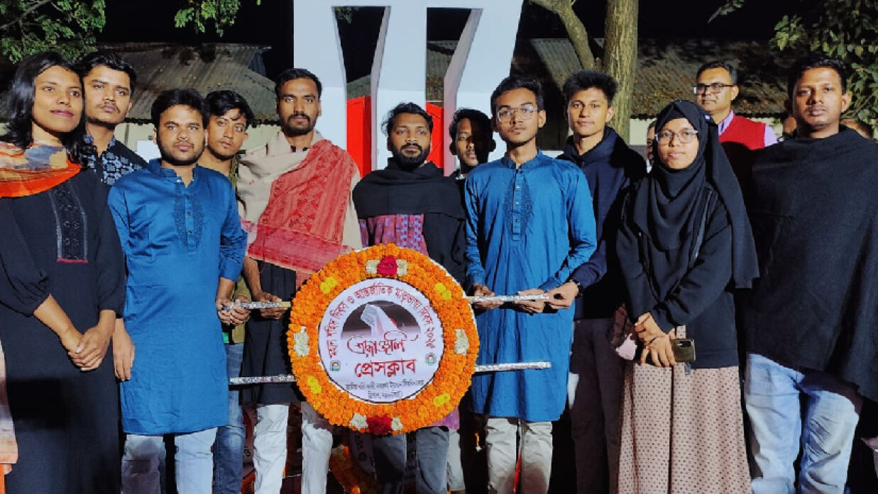 নজরুল বিশ্ববিদ্যালয় প্রেসক্লাবের শ্রদ্ধা নিবেদন