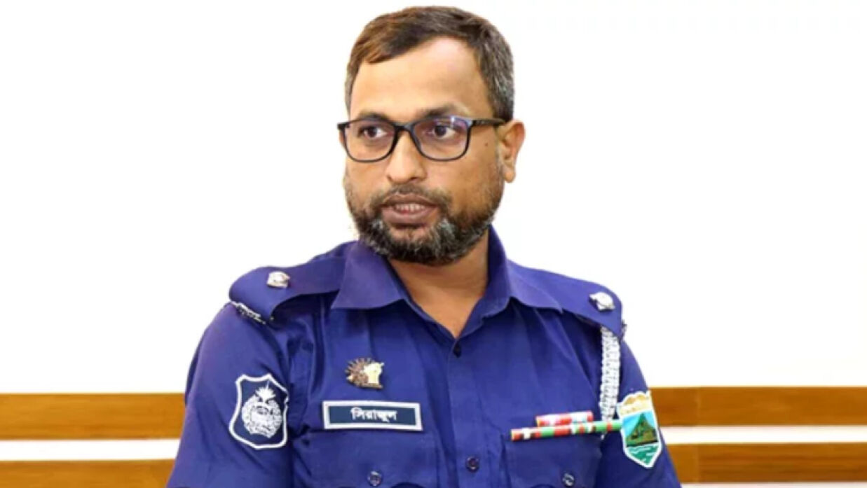 বাসে ডাকাতি ও শ্লীলতাহানীর অভিযোগ না নেওয়া ওসি প্রত্যাহার