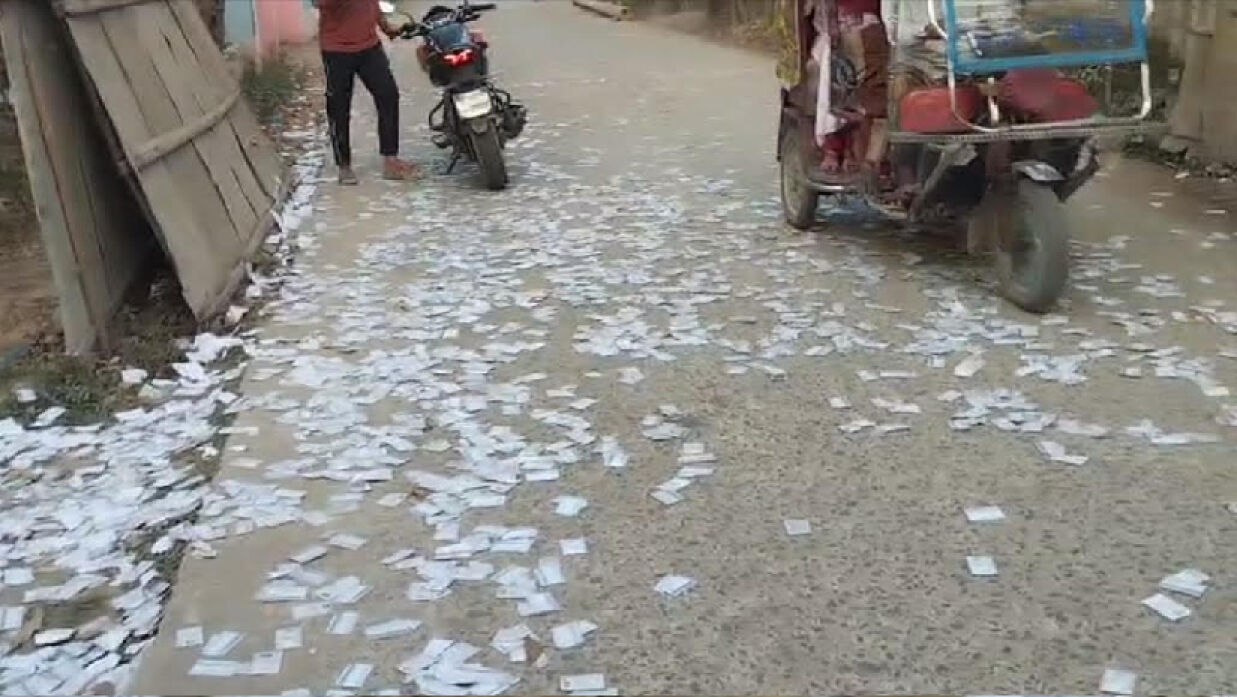 রাস্তায় পড়ে থাকা এনআইডি কার্ড