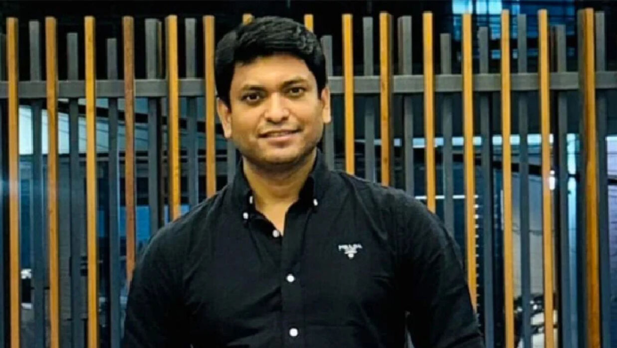 নিজ বাড়িতে গুলিবিদ্ধ অভিনেতা আজাদ, আহত মা ও স্ত্রী