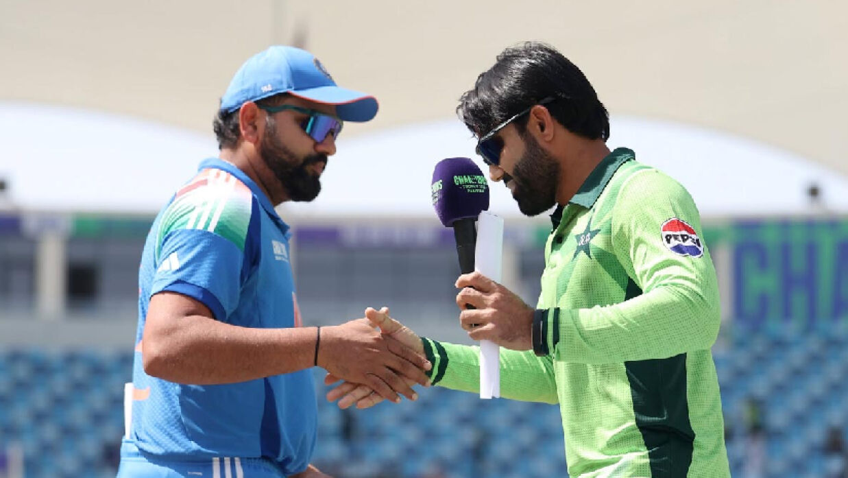 ভারতের অধিনায়ক রোহিত শর্মা ও পাকিস্তানের অধিনায়ক মোহাম্মদ রিজওয়ান