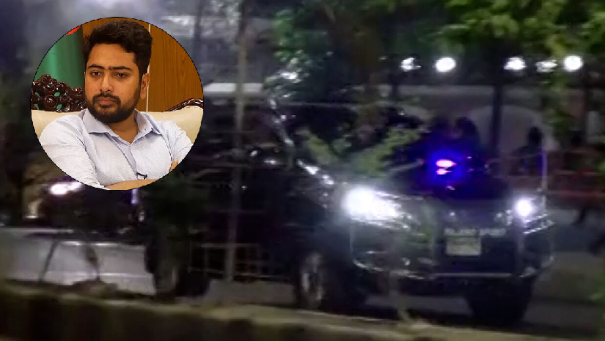 উপদেষ্টা নাহিদ ইসলাম ও পতাকাহীন গাড়ি 