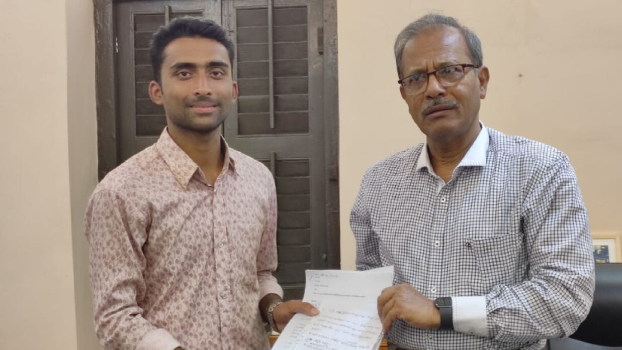 তিন দফা দাবি বাস্তবায়নের আশ্বাস পেয়ে কর্মসূচি প্রত্যাহারের ঘোষণা দেন জবি শিক্ষার্থী ইব্রাহীম খলিল