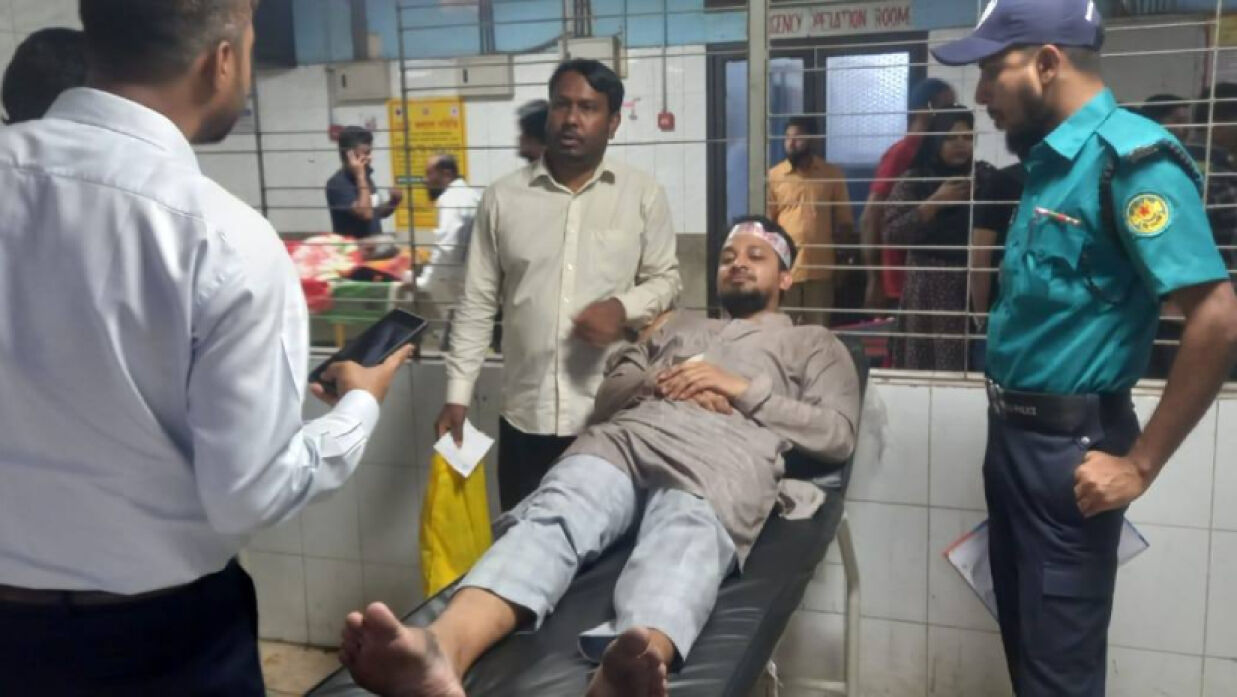 আহত শিক্ষক হাসপাতালে
