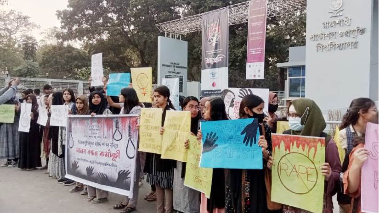 ধর্ষণের শাস্তি দাবিতে রুয়েট শিক্ষার্থীদের মানববন্ধন