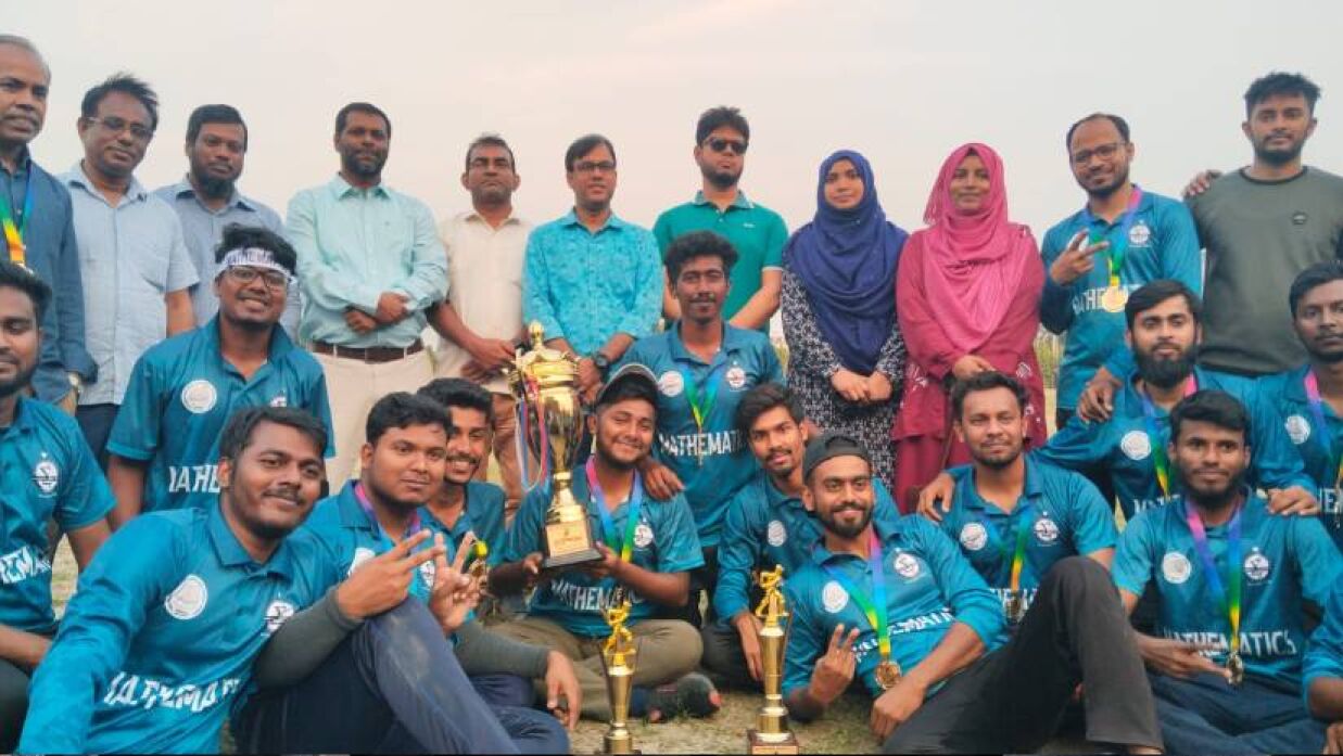 চ্যাম্পিয়ন গণিত বিভাগের খেলোয়াড়রা