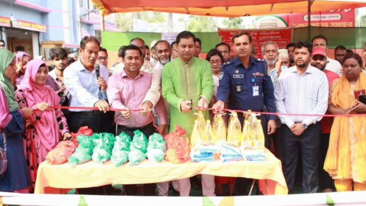 রমজানে দ্রব্যমূল্য নিয়ন্ত্রণে রাখতে ঝালকাঠিতে সুলভ মূল্যের ‘প্রশান্তি’ বাজার উদ্বোধন করা হয়েছে