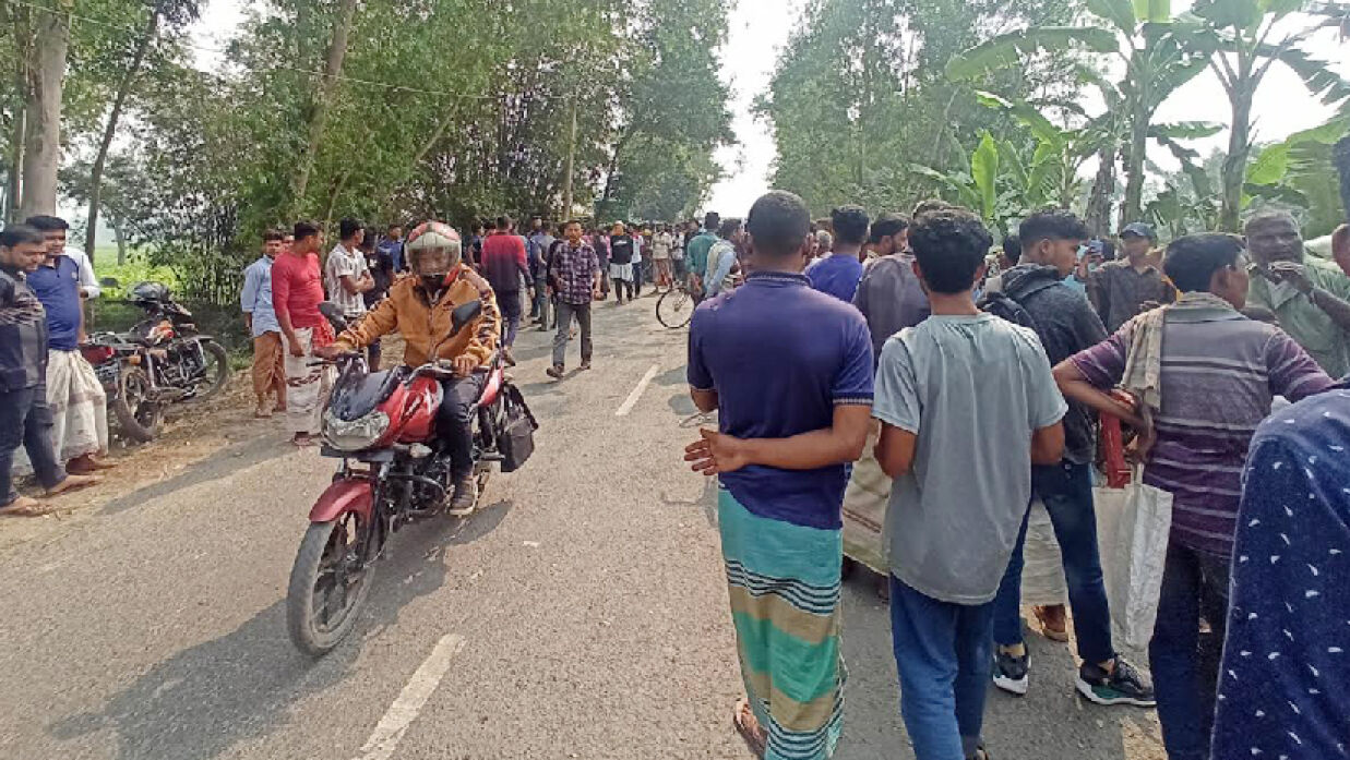 চাকরির পরীক্ষা দিতে গিয়ে বাস চাপায় প্রাণ গেল চাচা-ভাতিজির