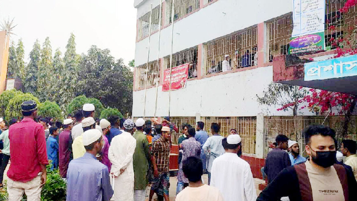 মসজিদে ইমাম নিয়োগ নিয়ে সংঘর্ষ, আহত ১০