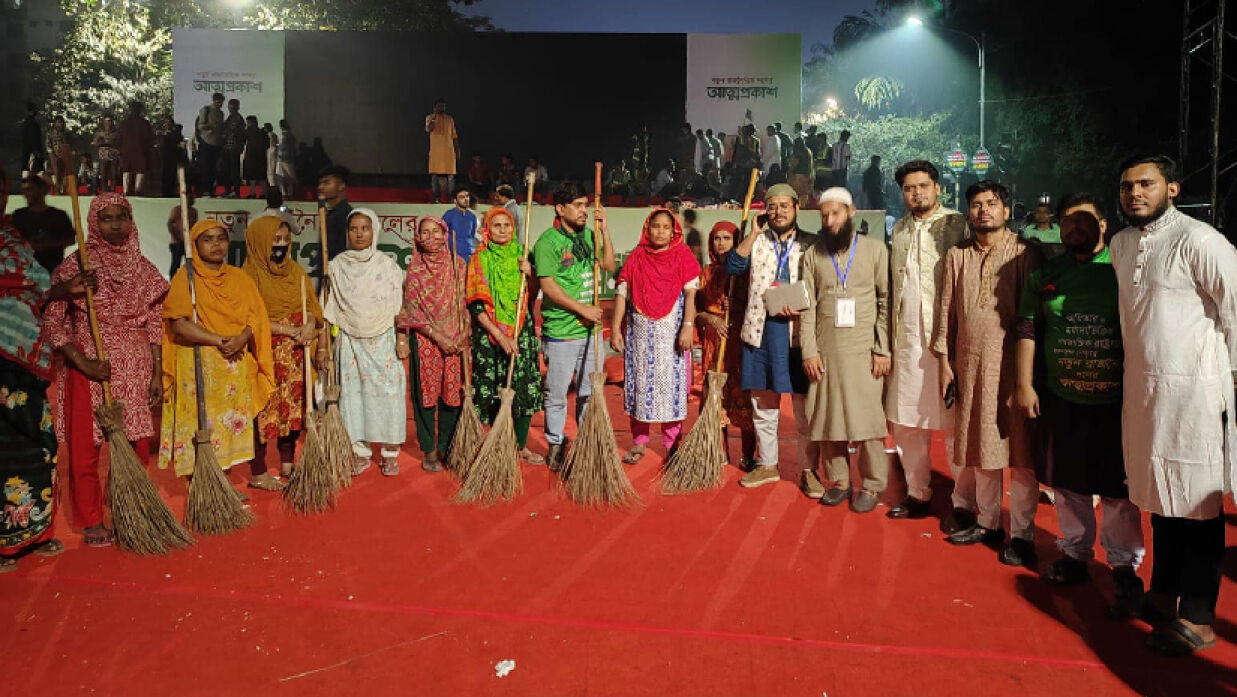 পরিষ্কার-পরিচ্ছন্নতা অভিযানে এনসিপির নেতাকর্মীরা