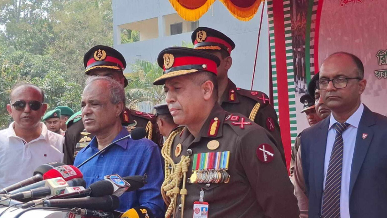 সংবাদ সম্মেলনে বিজিবি মহাপরিচালক মেজর জেনারেল মোহাম্মদ আশরাফুজ্জামান সিদ্দিকী 