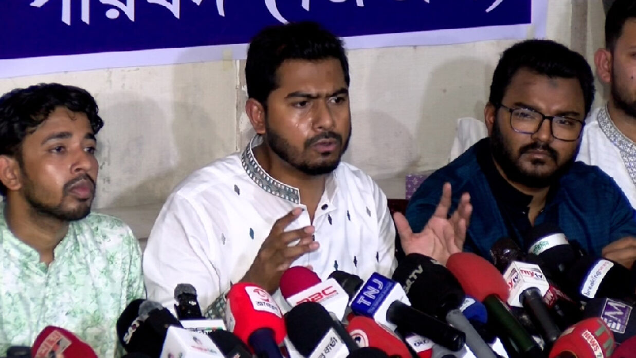 দুই উপদেষ্টাকে পদত্যাগের আহ্বান জানালেন নুর