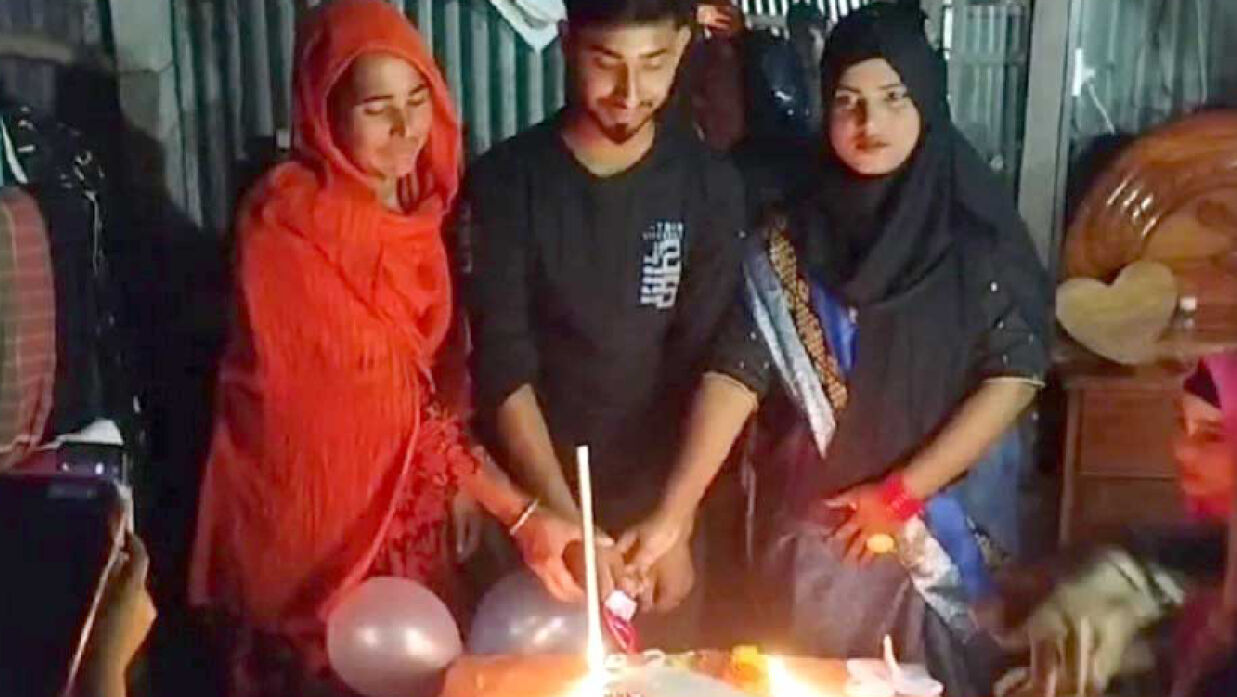 আঞ্জুমান মায়া (১৬) নামে এক নববধূর লাশ উদ্ধার করেছে পুলিশ